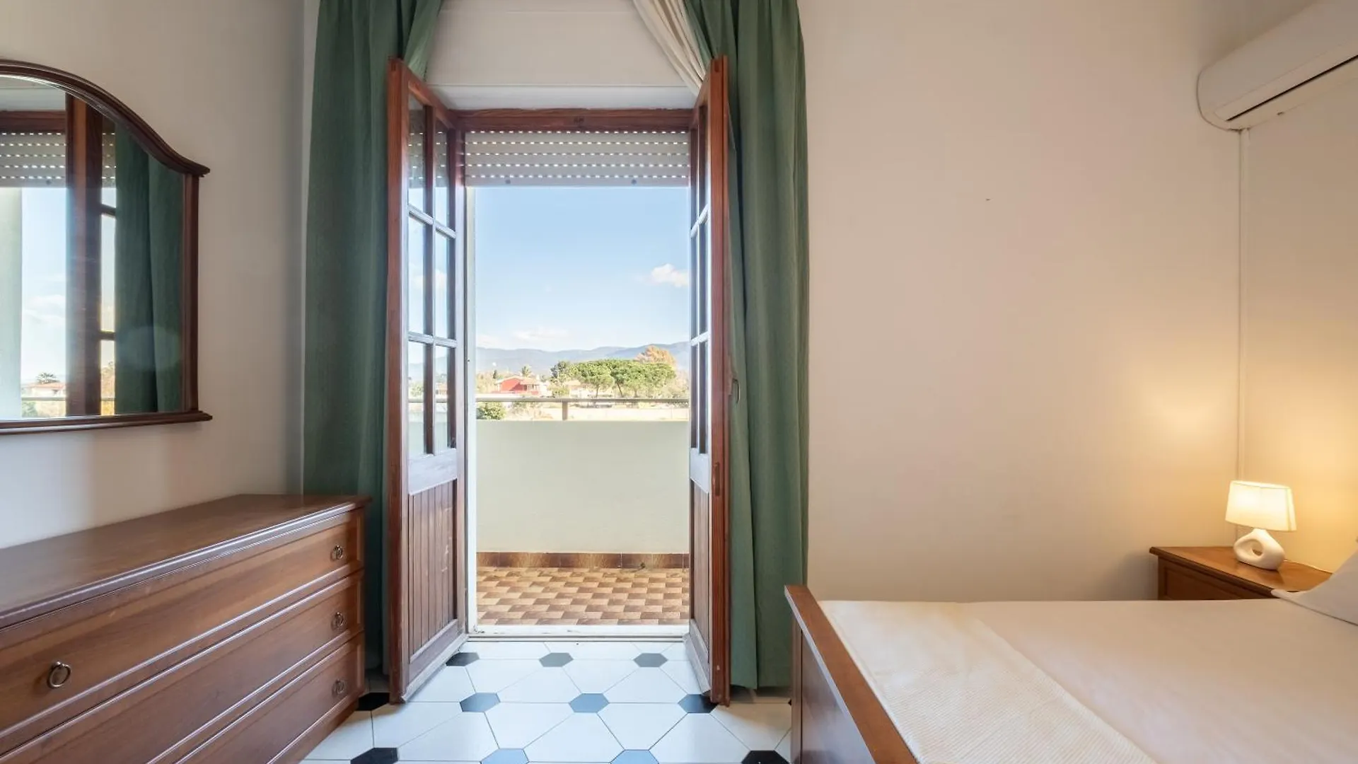 Big Beach Villa S Andrea- Privat Parking-Netflix-Self Ck -450M From The Beach Quartu Sant'Elena 0*,  Italy